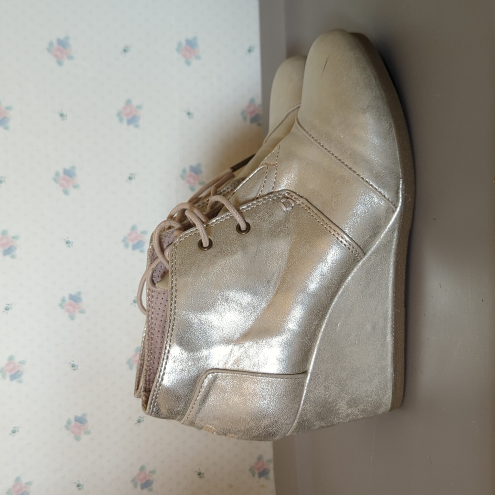 TOMS 🐦 Desert Wedge Bootie ⚜️ Gold